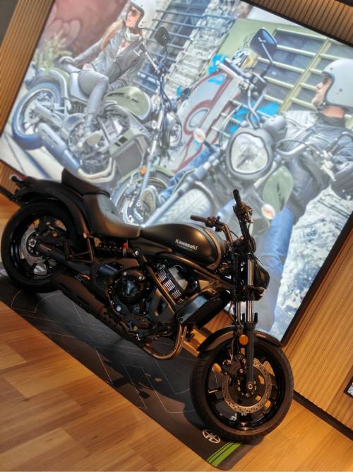 Kawasaki Vulcan piso showroom